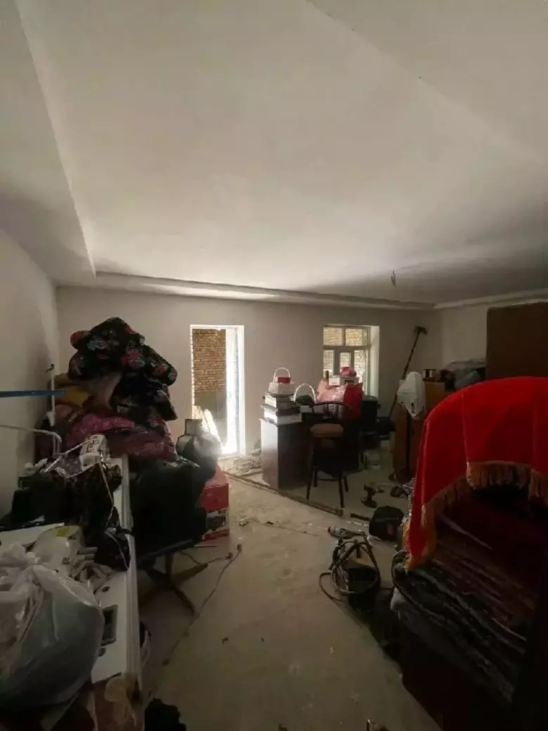 Toshkent viloyati Yuqori Chirchiq tumani Iyk otada 3 xona 8 sotix hovli sotiladi