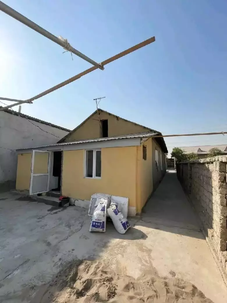 Toshkent viloyati Yuqori Chirchiq tumani Iyk otada 3 xona 8 sotix hovli sotiladi