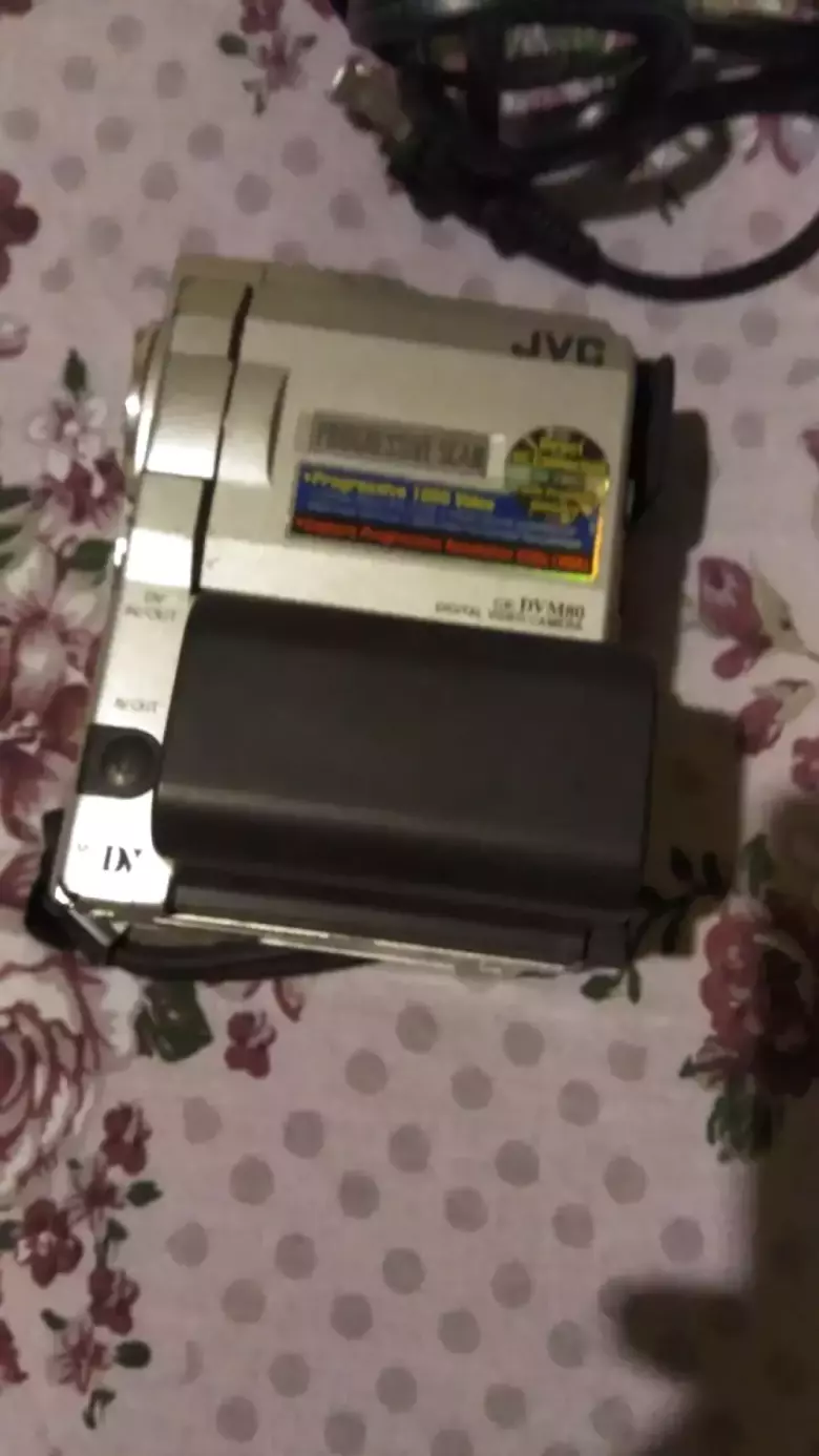 JVC GR-DVM80 Mini DV digital camcorder