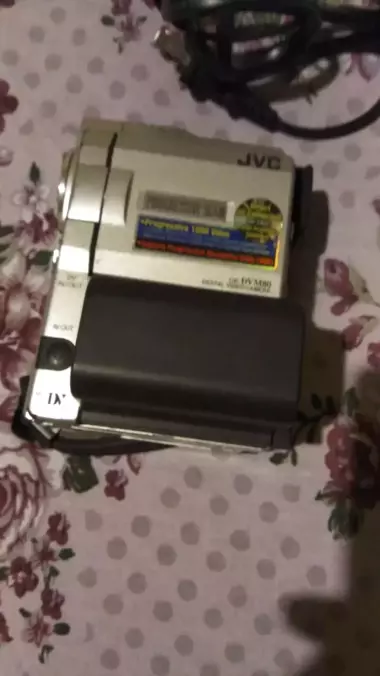 JVC GR-DVM80 Mini DV digital camcorder