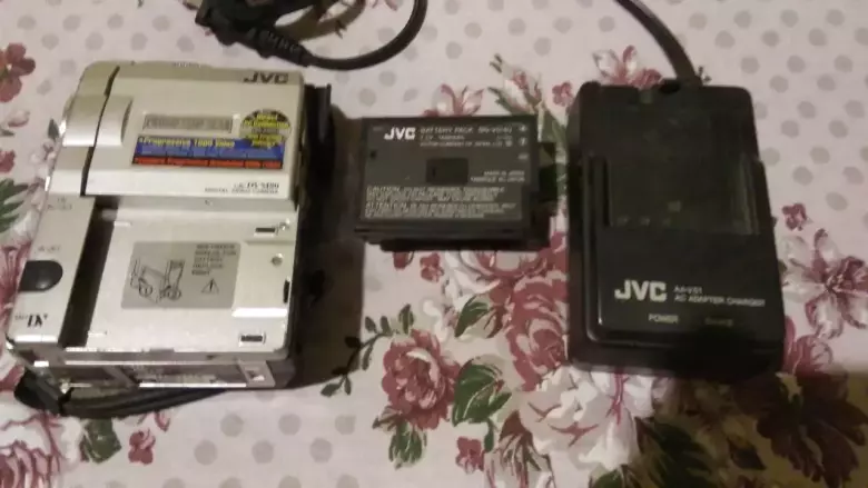 JVC GR-DVM80 Mini DV digital camcorder