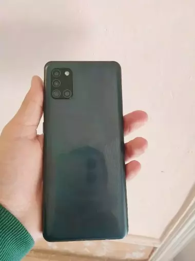 nomi A31, xotira 128gb, xolati yaxshi, aybi ekran kuygan, narxini kelishamiz