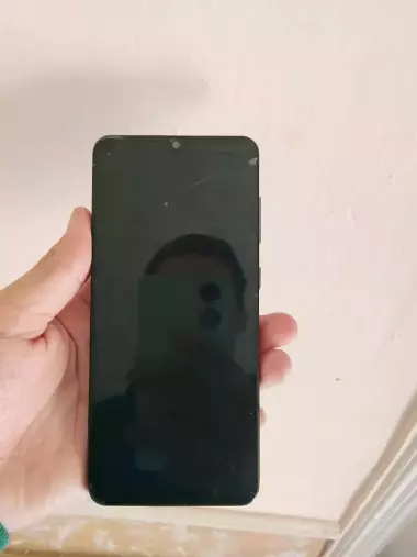 nomi A31, xotira 128gb, xolati yaxshi, aybi ekran kuygan, narxini kelishamiz