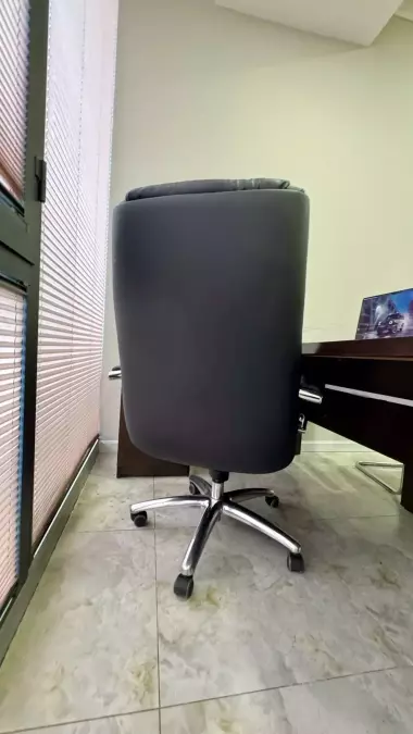 Директорское кожаное кресло!