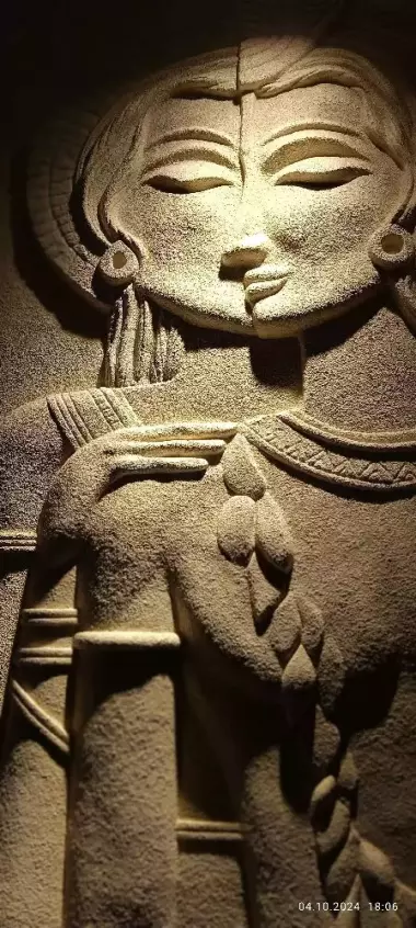 Барельеф, скульптура, роспись!