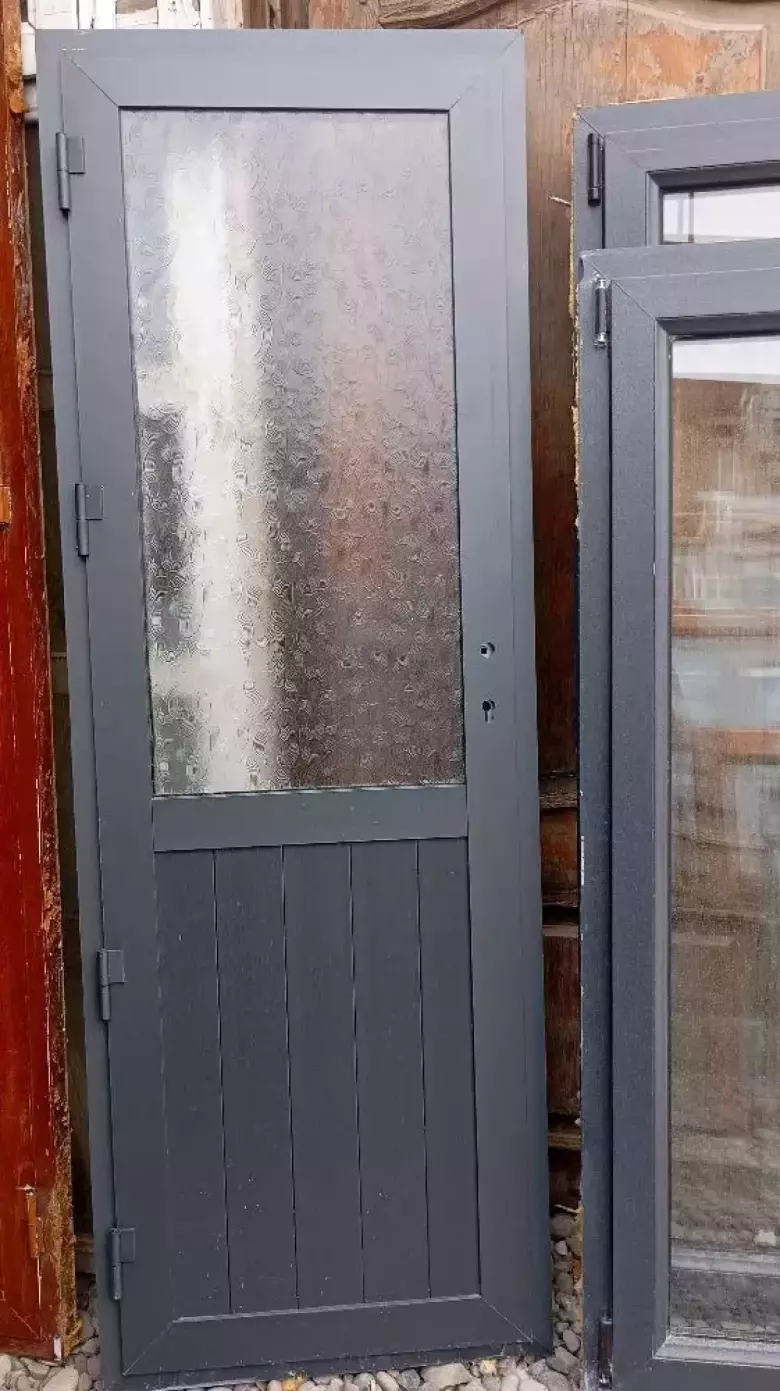 куплю б у акфа рамы и дверей таркет