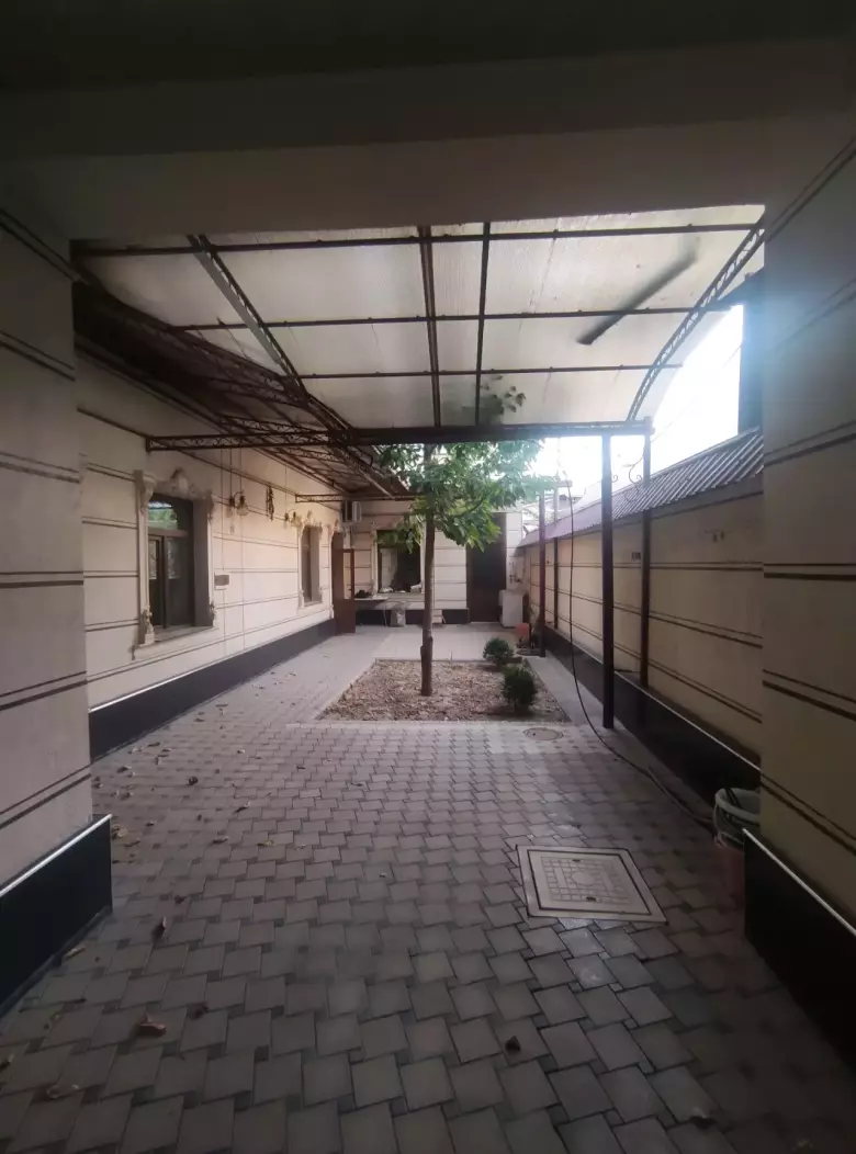 2-этажный дом+подвальчик 2-сотки 6-комнат заезд для машины.