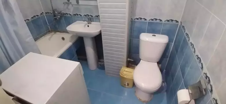 Продам квартиру 3/2/4 Ц-13 улАбая метроА.Навои