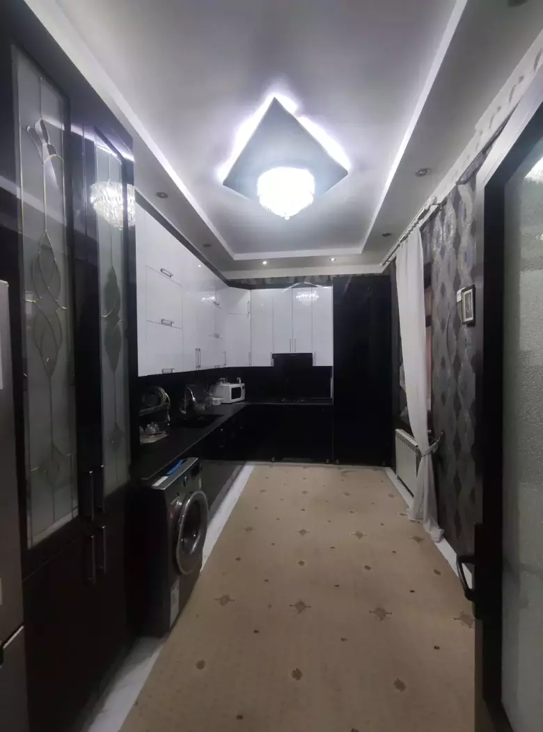 2-этажный дом+подвальчик 2-сотки 6-комнат заезд для машины.