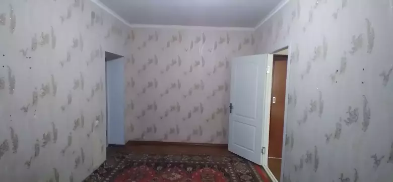 Продам квартиру 3/2/4 Ц-13 улАбая метроА.Навои