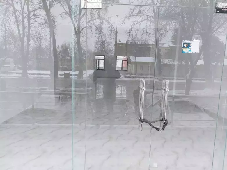 Тайёр бизнес учун жой! Дом тагида нотурар жой сотилади.