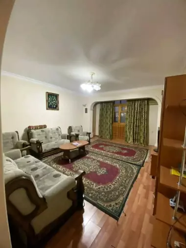 Мирабадский район Ойбек 3-комнатная 8-этаж 9-этажного дома.