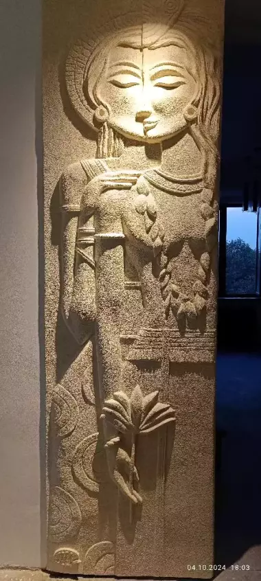 Барельеф, скульптура,роспись!