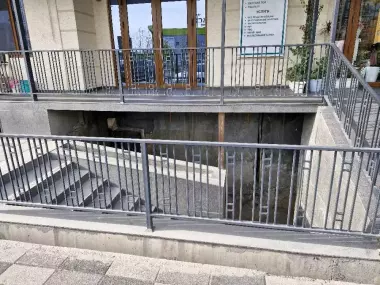 СРОЧНО. Махтумкули 89, первая линия, 250м², нежилое помещение, цоколь, коробка.