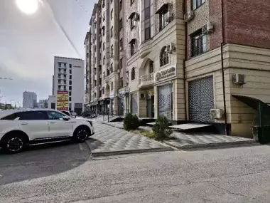 СРОЧНО. Махтумкули 89, первая линия, 250м², нежилое помещение, цоколь, коробка.