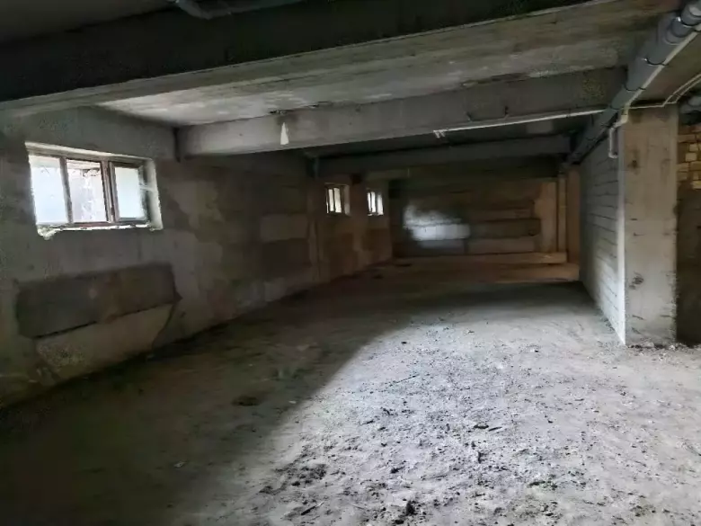 СРОЧНО. Махтумкули 89, первая линия, 250м², нежилое помещение, цоколь, коробка.