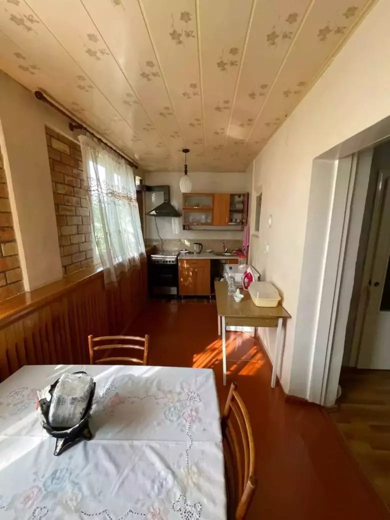 Мирзо Улугбекский район массив Ялангач 2-комнатная балкон 2х6 кирпичный дом.