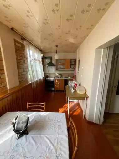 Мирзо Улугбекский район массив Ялангач 2-комнатная балкон 2х6 кирпичный дом.