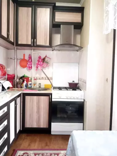 Продаю свою 1в2/3/5 на Ахмад Югнакий (ТТЗ).45 кв. Не торец. Балкон 2*6 м.