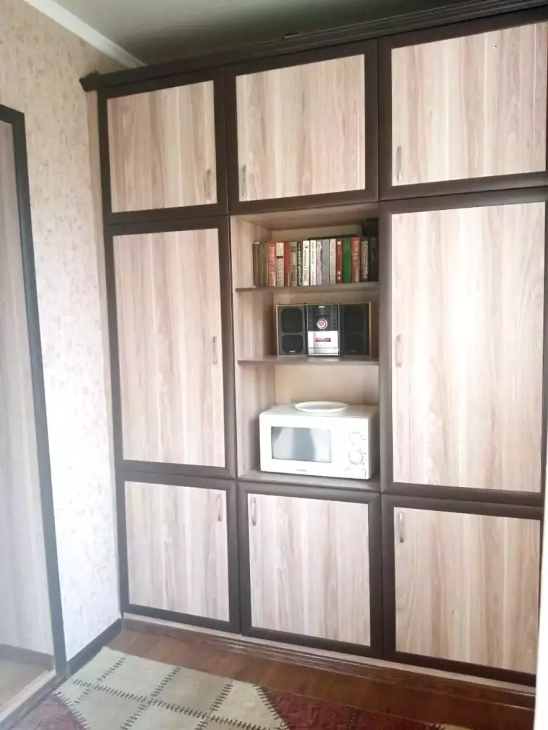 Продаю свою 1в2/3/5 на Ахмад Югнакий (ТТЗ).45 кв. Не торец. Балкон 2*6 м.