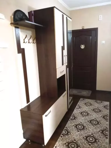 Продаю свою 1в2/3/5 на Ахмад Югнакий (ТТЗ).45 кв. Не торец. Балкон 2*6 м.