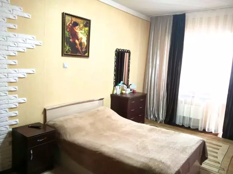 Продаю свою 1в2/3/5 на Ахмад Югнакий (ТТЗ).45 кв. Не торец. Балкон 2*6 м.