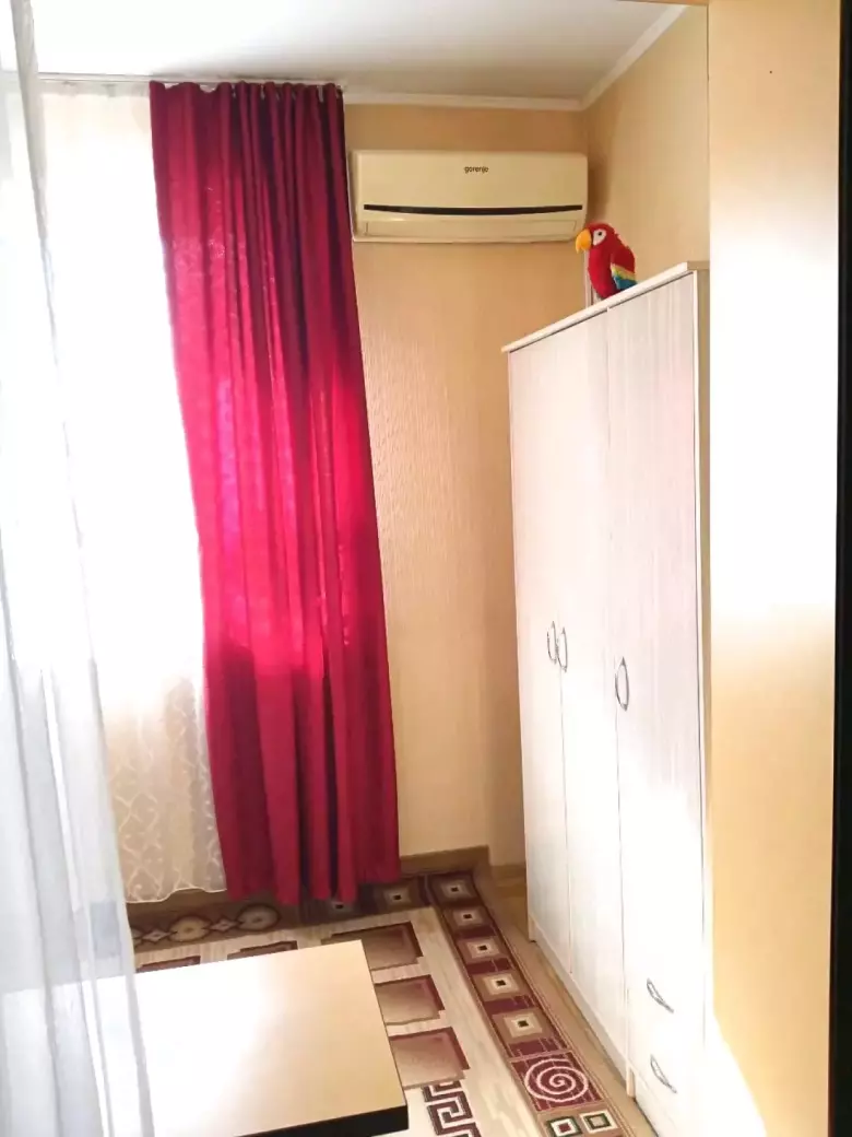 Продаю свою 1в2/3/5 на Ахмад Югнакий (ТТЗ).45 кв. Не торец. Балкон 2*6 м.