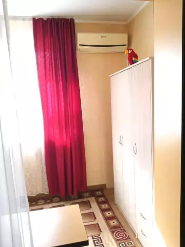 Продаю свою 1в2/3/5 на Ахмад Югнакий (ТТЗ).45 кв. Не торец. Балкон 2*6 м.