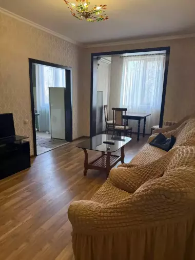 Сдаю квартиру 3/3/5 метроБуюк ипак йули Художников