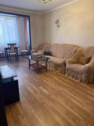 Сдаю квартиру 3/3/5 метроБуюк ипак йули Художников