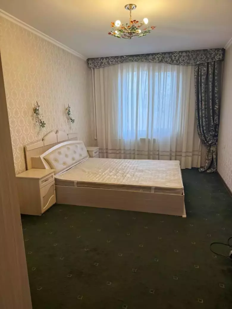 Сдаю квартиру 3/3/5 метроБуюк ипак йули Художников