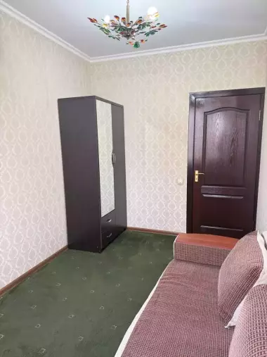 Сдаю квартиру 3/3/5 метроБуюк ипак йули Художников