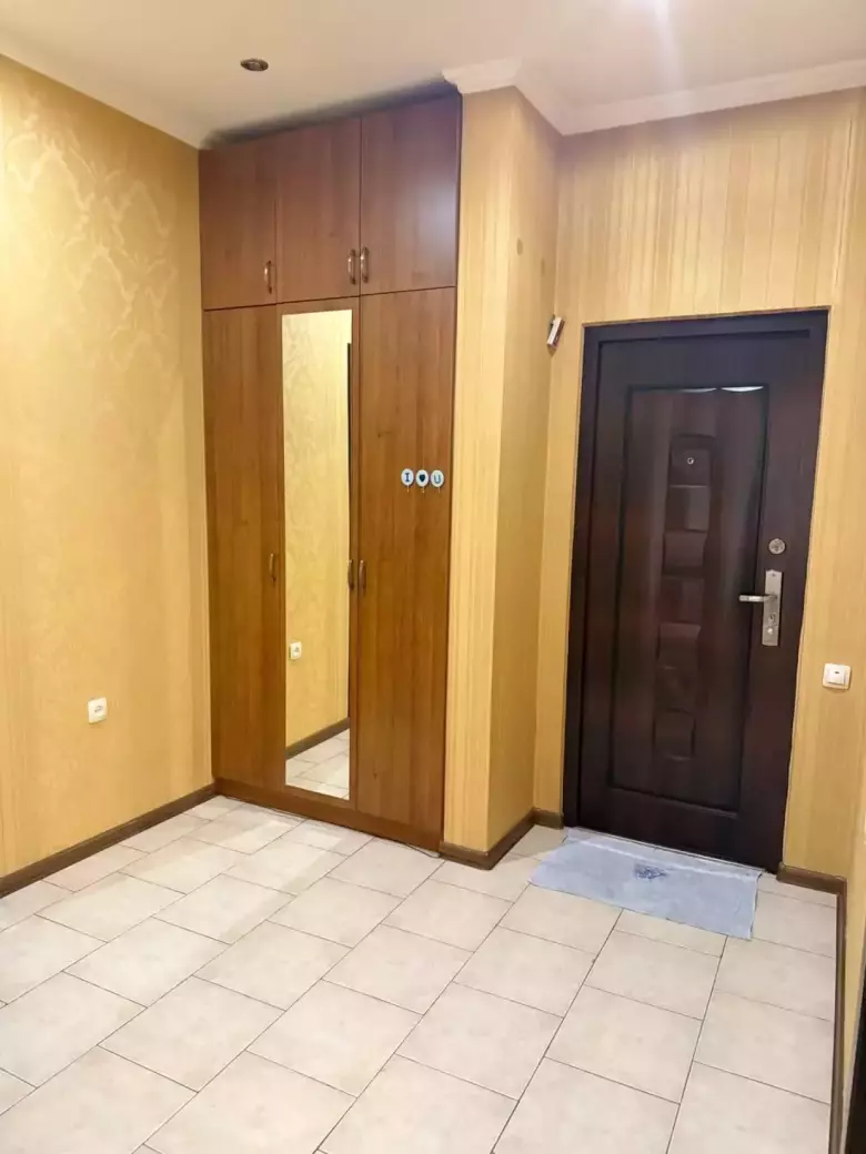 Сдаю квартиру 3/3/5 метроБуюк ипак йули Художников