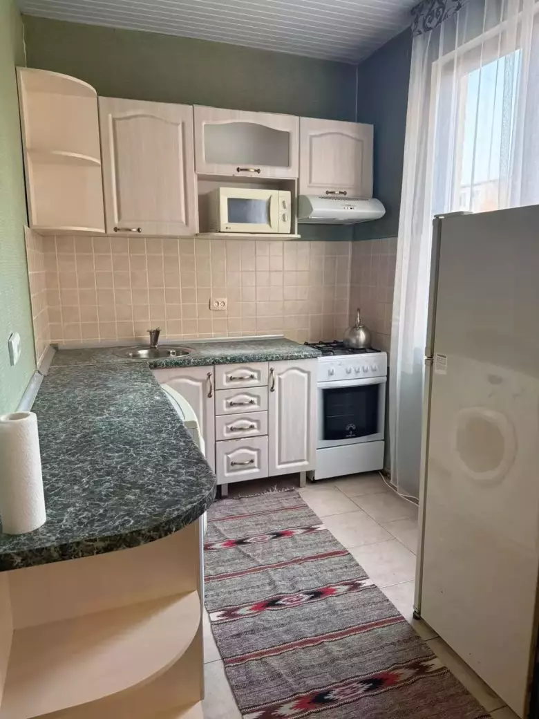 Сдаю квартиру 3/3/5 метроБуюк ипак йули Художников