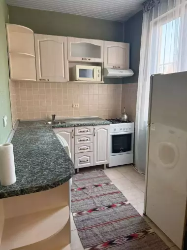 Сдаю квартиру 3/3/5 метроБуюк ипак йули Художников