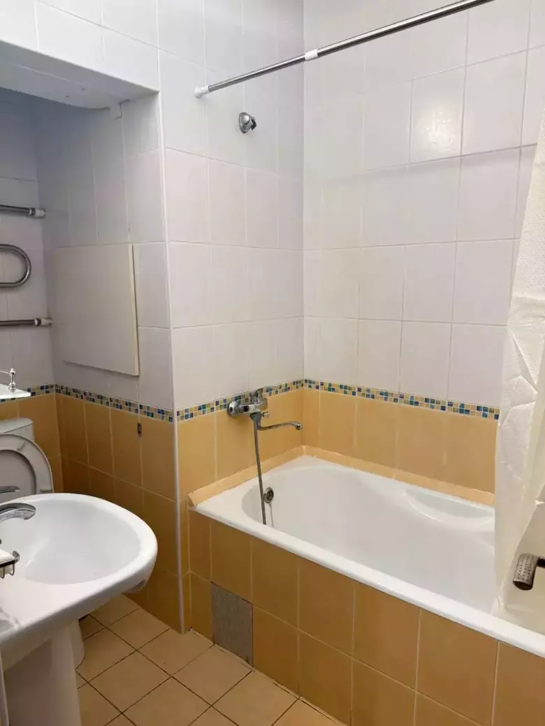 Сдаю квартиру 3/3/5 метроБуюк ипак йули Художников