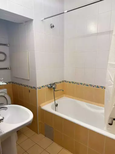 Сдаю квартиру 3/3/5 метроБуюк ипак йули Художников