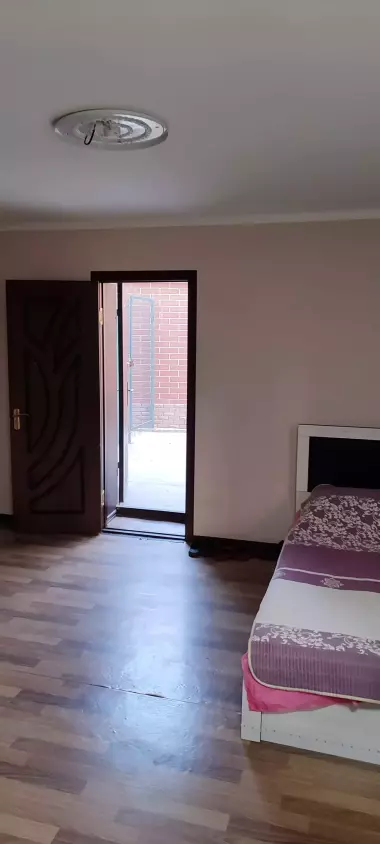 продается квартира 1/2 Яшнобадский район