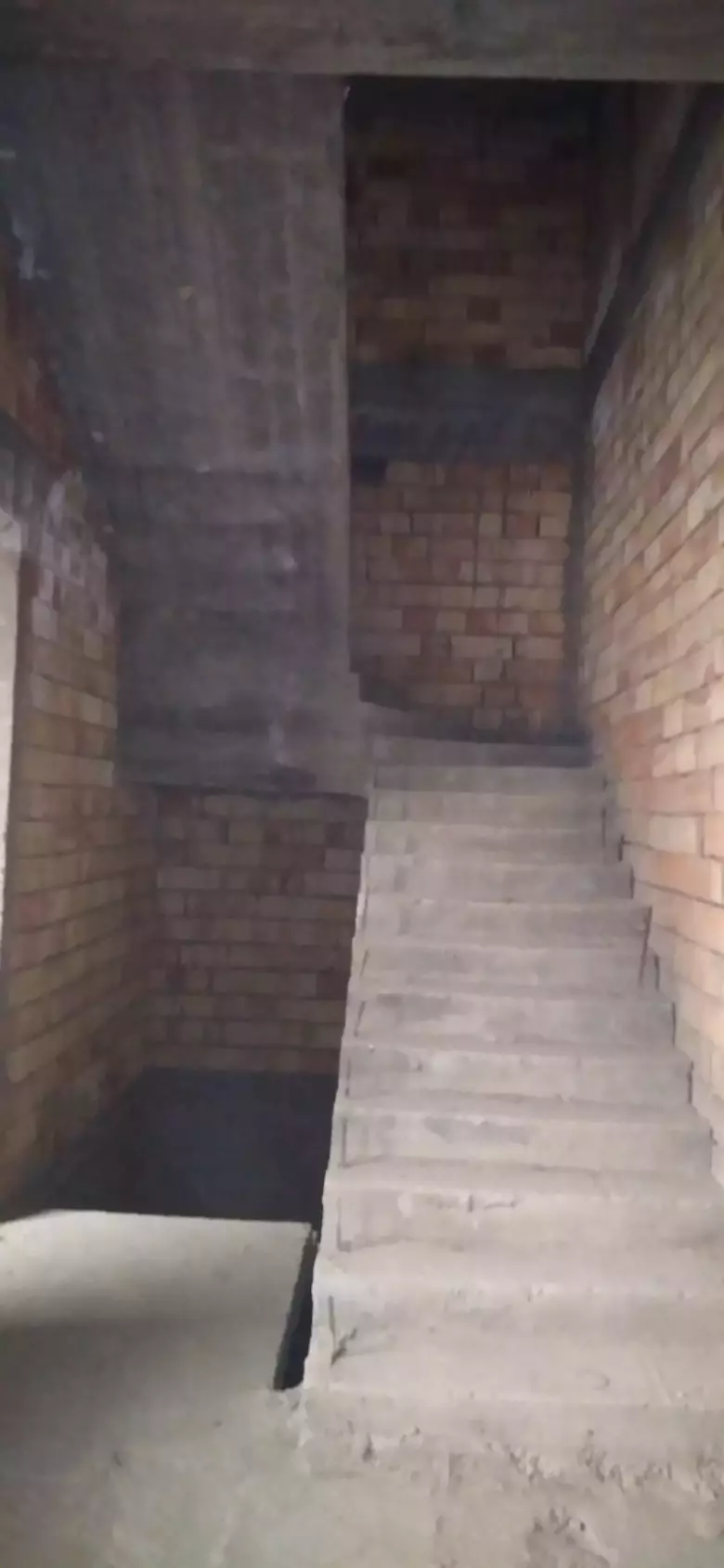 Продам Еврокоробку Юнусабад-4 за посольством США 6соток 4уровня 8комнат