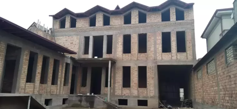 Продам Еврокоробку Юнусабад-4 за посольством США 6соток 4уровня 8комнат