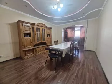 5 комнатная квартира в аренду. Госпитальный