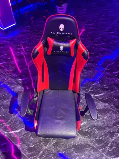 Alienware игровое кресло цена: 2 000 000 сум