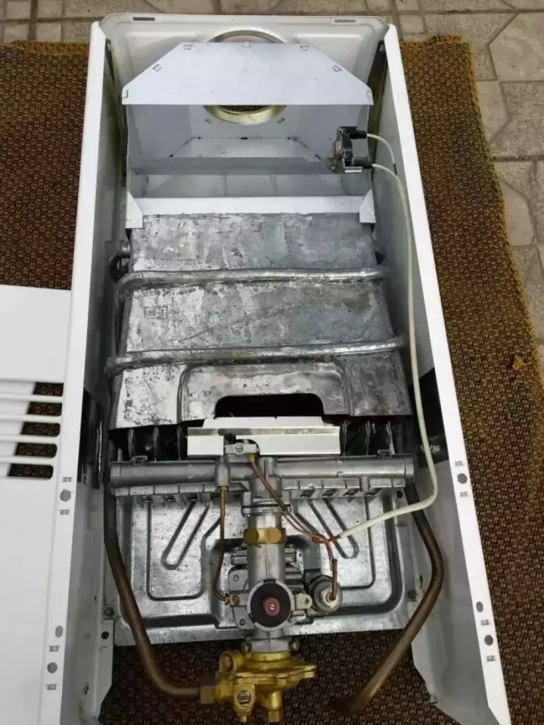 Газовая колонка.Польская.