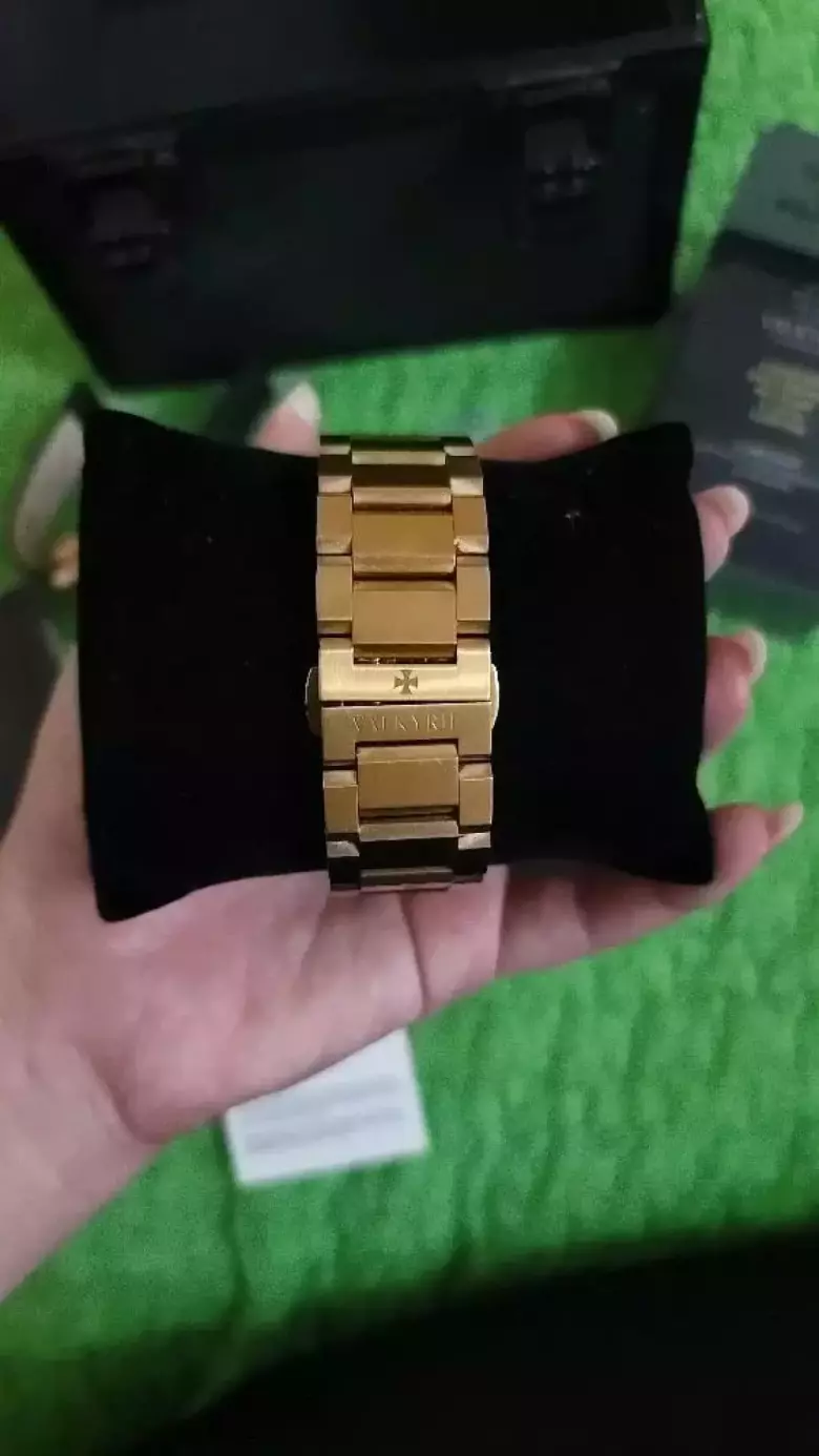 Продаю часы