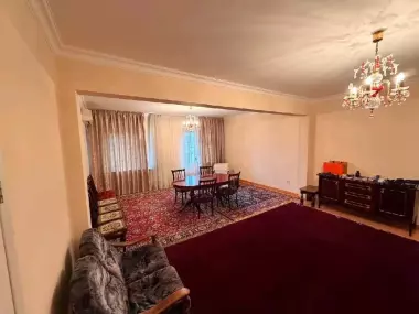 Продам 5 ком. Мирабадский район. Центр города!