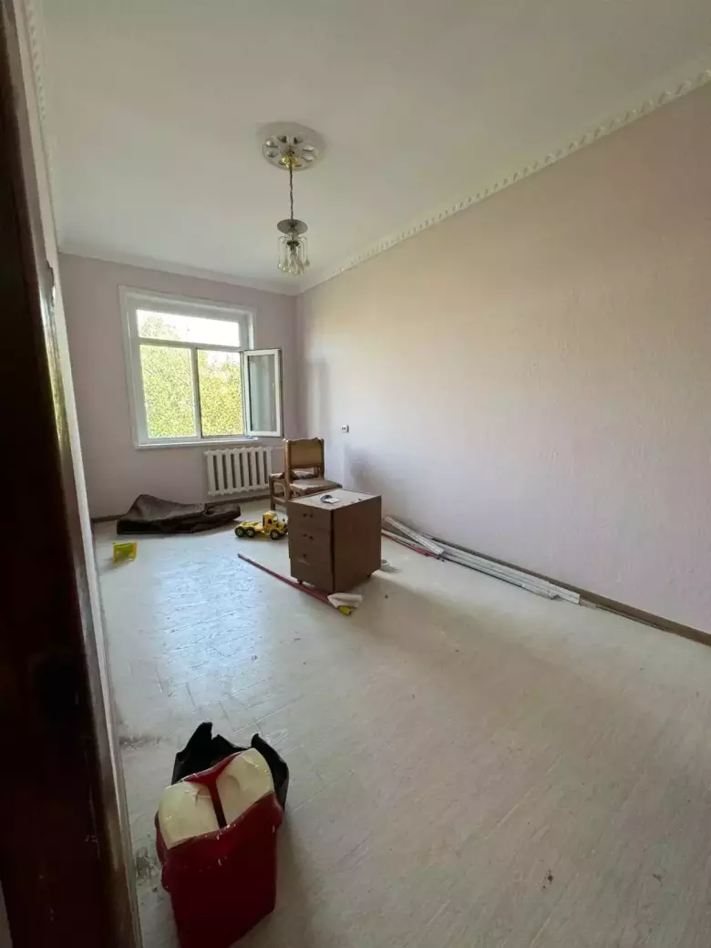 Срочно продаётся 4-х ком квартира кара камиш 1/3 4/4/4