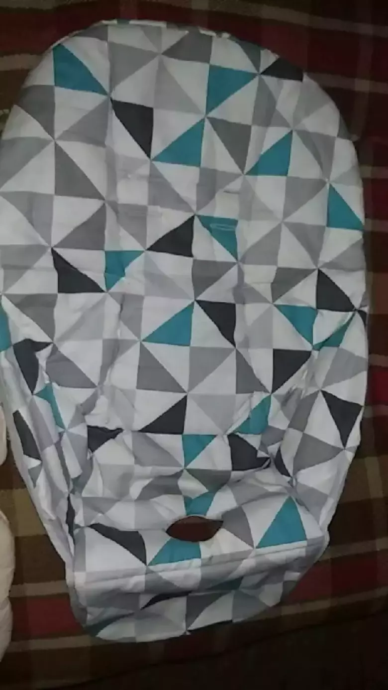 Новый.Матрас и чехол в стульчик для кормления.