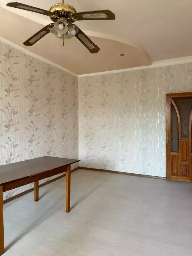 Срочно продаётся 4-х ком квартира кара камиш 1/3 4/4/4