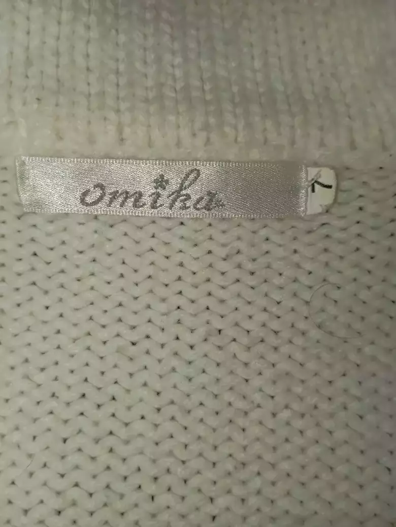 Продам. Тёплую кофту на девочку. Примерно год.