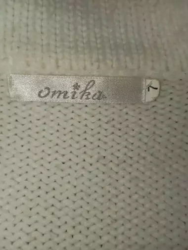 Продам. Тёплую кофту на девочку. Примерно год.